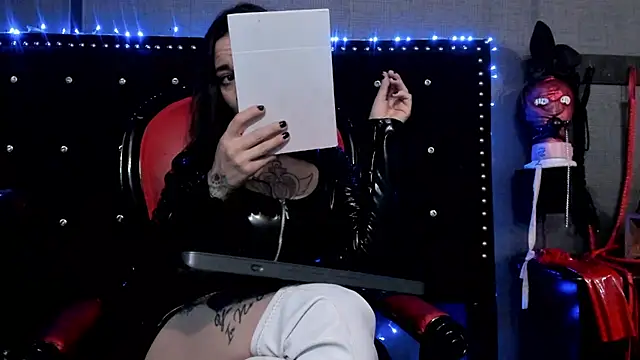 Snapshot of LusstCruella chatting on 12-06-24, 09:02 LusstCruella online show from 12-06-24, 09:02