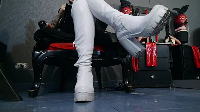 Snapshot of LusstCruella chatting on 02-13-25, 05:11 LusstCruella online show from 02-13-25, 05:11