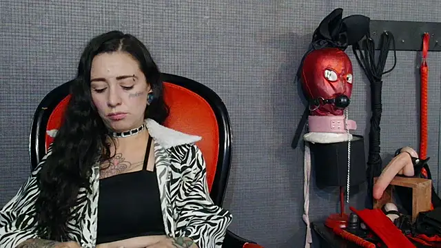 Snapshot of LusstCruella chatting on 03-03-25, 07:06 LusstCruella online show from 03-03-25, 07:06