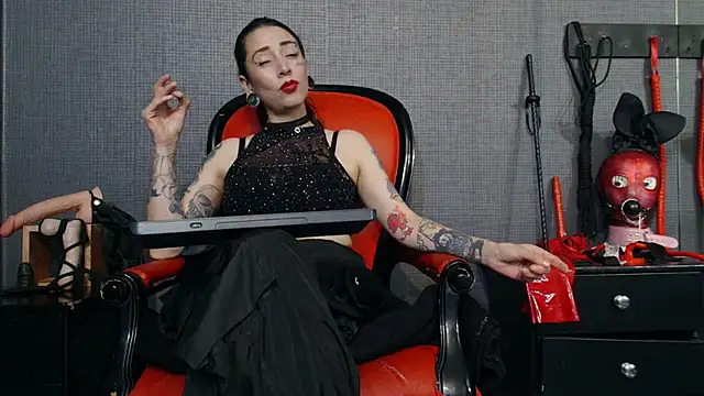 Snapshot of LusstCruella chatting on 03-18-25, 06:15 LusstCruella online show from 03-18-25, 06:15