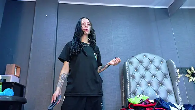 LusstCruella online show from 12-18-25, 03:40