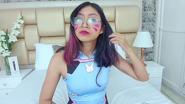 Snapshot of Yommi_Winx chatting on 12-23-24, 07:52 Yommi Winx online show from 12-23-24, 07:52