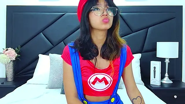 Snapshot of Yommi_Winx chatting on 12-28-24, 03:04 Yommi Winx online show from 12-28-24, 03:04