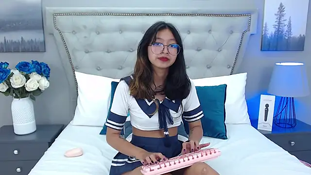 Snapshot of Yommi_Winx chatting on 01-15-25, 01:34 Yommi Winx online show from 01-15-25, 01:34