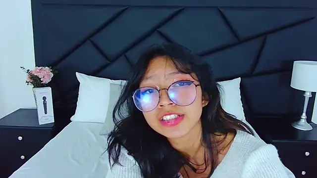 Snapshot of Yommi_Winx chatting on 02-07-25, 06:45 Yommi Winx online show from 02-07-25, 06:45