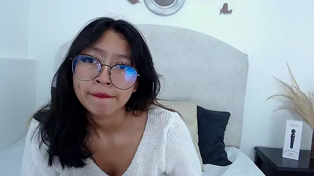 Snapshot of Yommi_Winx chatting on 02-22-25, 03:56 Yommi Winx online show from 02-22-25, 03:56