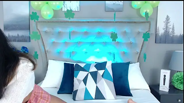 Snapshot of Yommi_Winx chatting on 03-17-25, 11:54 Yommi Winx online show from 03-17-25, 11:54