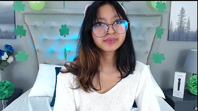 Snapshot of Yommi_Winx chatting on 03-18-25, 10:03 Yommi Winx online show from 03-18-25, 10:03