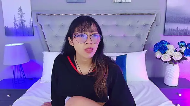 Snapshot of Yommi_Winx chatting on 09-18-25, 10:56 Yommi Winx online show from 09-18-25, 10:56