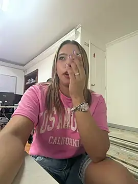 Martina Miiller online show from 05-18-26, 01:06