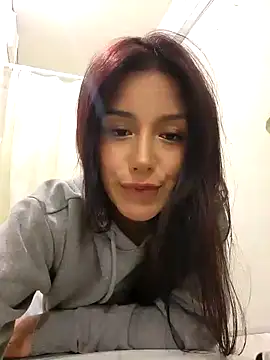 Snapshot of Lau1127 chatting on 09-10-25, 02:33 Lau1127 online show from 09-10-25, 02:33