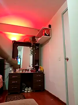 Snapshot of Lau1127 chatting on 10-14-25, 12:44 Lau1127 online show from 10-14-25, 12:44