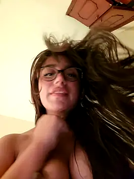 Snapshot of Lau1127 chatting on 10-24-25, 03:58 Lau1127 online show from 10-24-25, 03:58