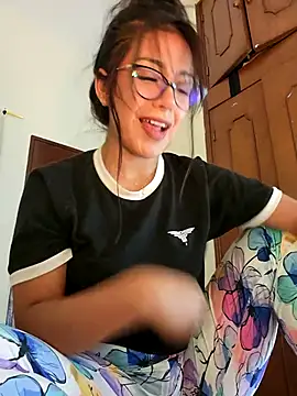 Snapshot of Lau1127 chatting on 10-25-25, 03:25 Lau1127 online show from 10-25-25, 03:25