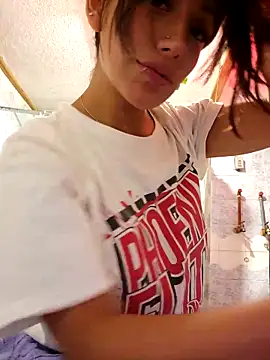 Snapshot of Lau1127 chatting on 12-03-25, 03:58 Lau1127 online show from 12-03-25, 03:58