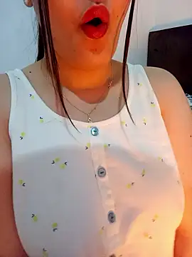 Snapshot of im_here- chatting on 01-16-26, 02:43 im here- online show from 01-16-26, 02:43