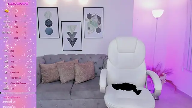 kendaall jenner  online show from 12-24-24, 06:55