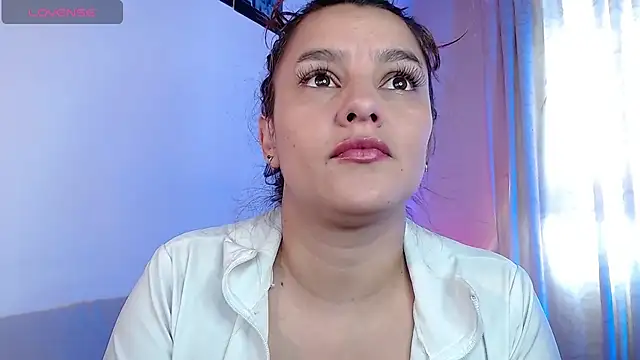 Snapshot of Lu_perez chatting on 01-11-25, 03:31 Lu perez online show from 01-11-25, 03:31
