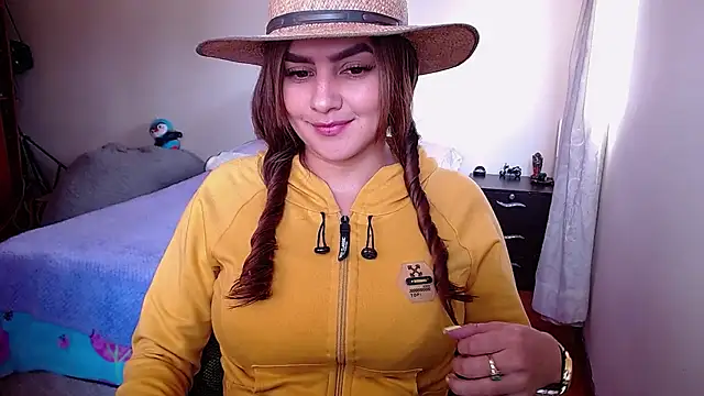 Snapshot of Lu_perez chatting on 02-05-25, 07:10 Lu perez online show from 02-05-25, 07:10