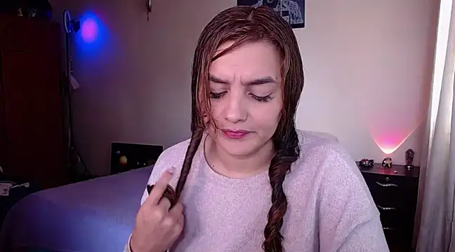 Snapshot of Lu_perez chatting on 02-22-25, 05:35 Lu perez online show from 02-22-25, 05:35