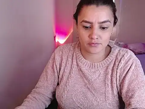 Snapshot of Lu_perez chatting on 03-17-25, 04:33 Lu perez online show from 03-17-25, 04:33