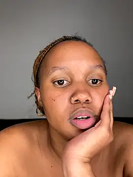 Snapshot of Sego_TeeTee chatting on 10-02-25, 10:17 Sego TeeTee online show from 10-02-25, 10:17