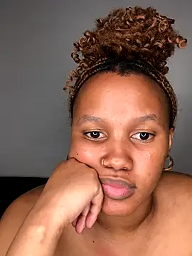 Snapshot of Sego_TeeTee chatting on 10-11-25, 06:39 Sego TeeTee online show from 10-11-25, 06:39