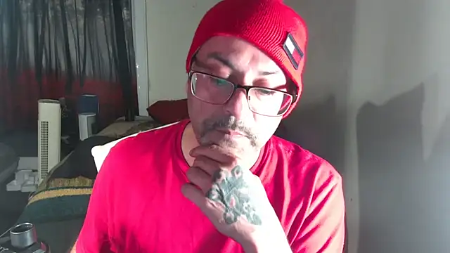 Snapshot of RickStone51 chatting on 10-15-25, 12:33 RickStone51 online show from 10-15-25, 12:33