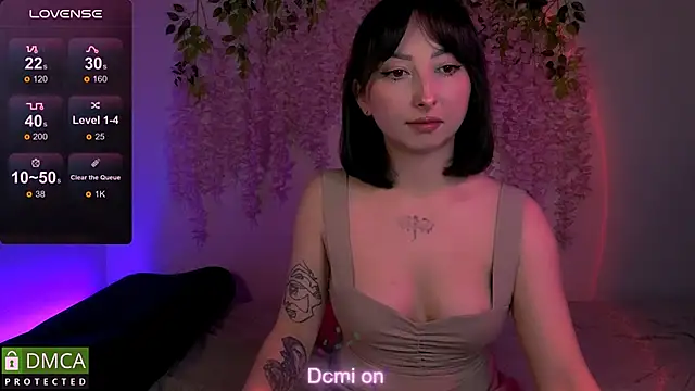 Snapshot of wow_susan chatting on 10-24-25, 05:37 wow susan online show from 10-24-25, 05:37