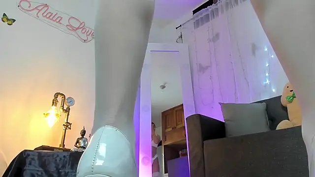 Alaia Love77 online show from 03-18-25, 10:15