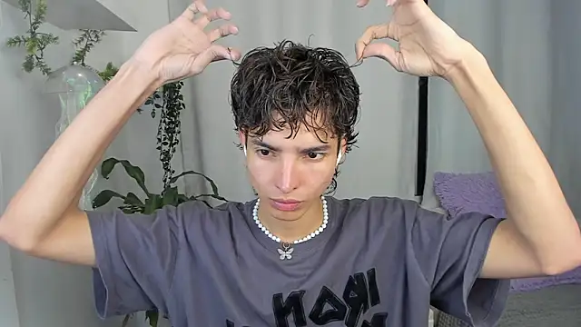 Snapshot of santy-kitty chatting on 12-16-25, 02:16 santy-kitty online show from 12-16-25, 02:16