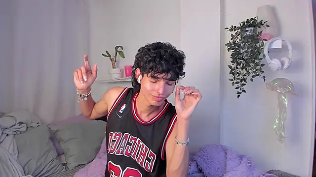 Snapshot of santy-kitty chatting on 02-14-26, 01:46 santy-kitty online show from 02-14-26, 01:46