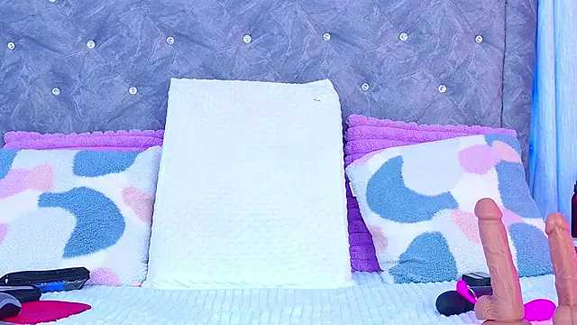 AlliciaKim online show from 01-06-25, 03:19