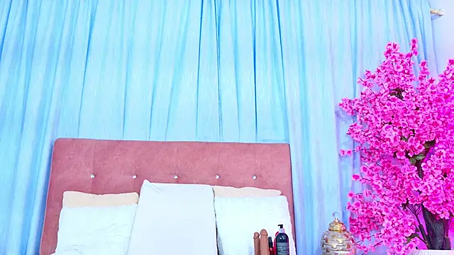 AlliciaKim online show from 12-17-25, 08:26