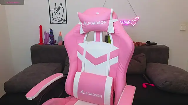 Milas Dreams online show from 10-16-25, 07:37