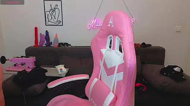 Milas Dreams online show from 10-23-25, 06:45