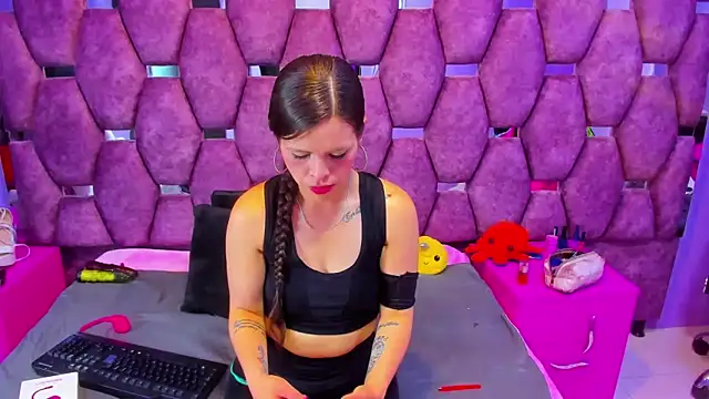 Mariana Benett online show from 10-07-25, 08:50