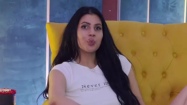 GiuliaHarvey online show from 03-06-25, 01:37