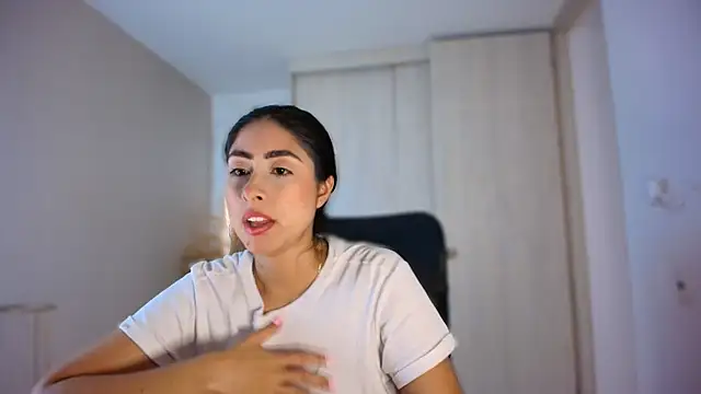 Snapshot of auroracaruso11 chatting on 07-24-26, 07:01 auroracaruso11 online show from 07-24-26, 07:01