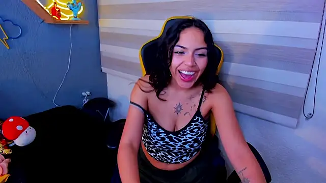 Snapshot of Liittleluaa_ chatting on 12-03-24, 11:55 Liittleluaa online show from 12-03-24, 11:55