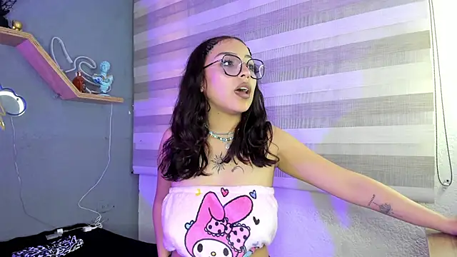 Snapshot of Liittleluaa_ chatting on 01-21-25, 02:59 Liittleluaa online show from 01-21-25, 02:59