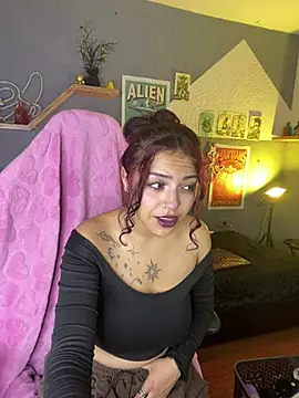 Snapshot of Liittleluaa_ chatting on 02-12-25, 12:01 Liittleluaa online show from 02-12-25, 12:01