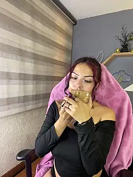 Snapshot of Liittleluaa_ chatting on 02-12-25, 03:05 Liittleluaa online show from 02-12-25, 03:05