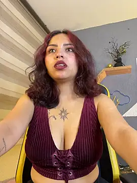 Snapshot of Liittleluaa_ chatting on 02-22-25, 11:57 Liittleluaa online show from 02-22-25, 11:57