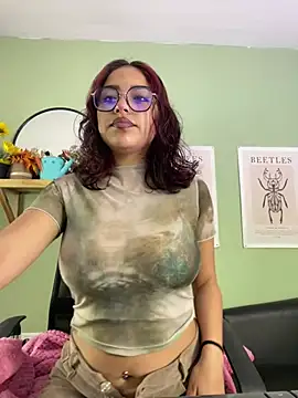 Snapshot of Liittleluaa_ chatting on 03-08-25, 11:37 Liittleluaa online show from 03-08-25, 11:37