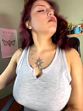Snapshot of Liittleluaa_ chatting on 09-11-25, 02:50 Liittleluaa online show from 09-11-25, 02:50