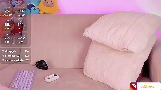 Snapshot of DAKOTA_LOVEE chatting on 02-18-25, 08:27 DAKOTA LOVEE online show from 02-18-25, 08:27