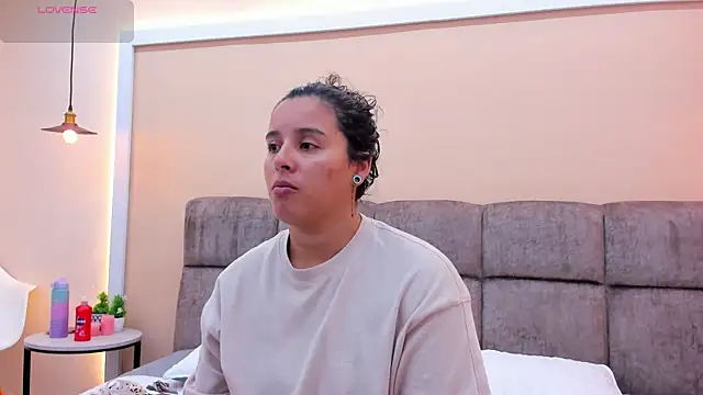 Snapshot of Dilan_y_Mia chatting on 01-07-25, 12:20 Dilan y Mia online show from 01-07-25, 12:20