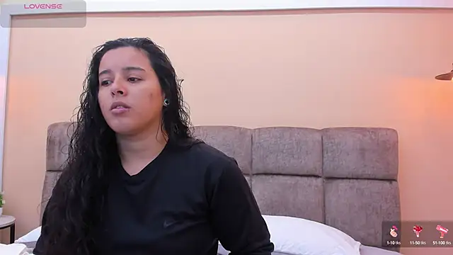 Snapshot of Dilan_y_Mia chatting on 01-09-25, 02:29 Dilan y Mia online show from 01-09-25, 02:29