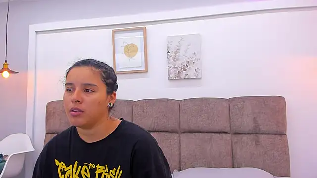 Snapshot of Dilan_y_Mia chatting on 01-29-25, 01:07 Dilan y Mia online show from 01-29-25, 01:07